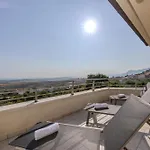Amazing With Breathtaking View & Heated Pool * Kucine