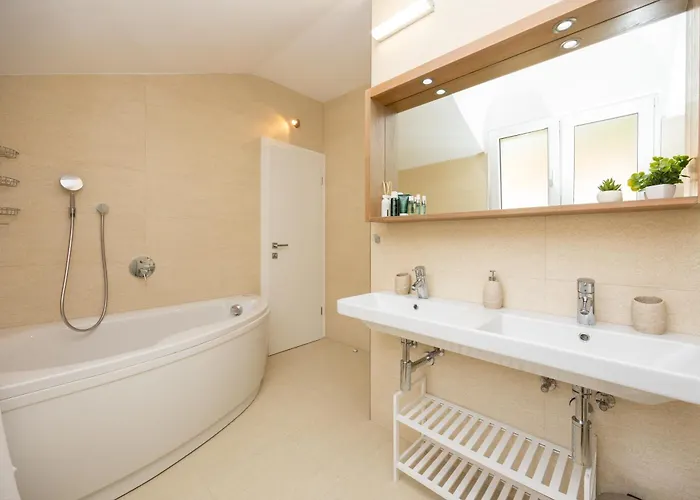 Amazing With Breathtaking View & Heated Pool