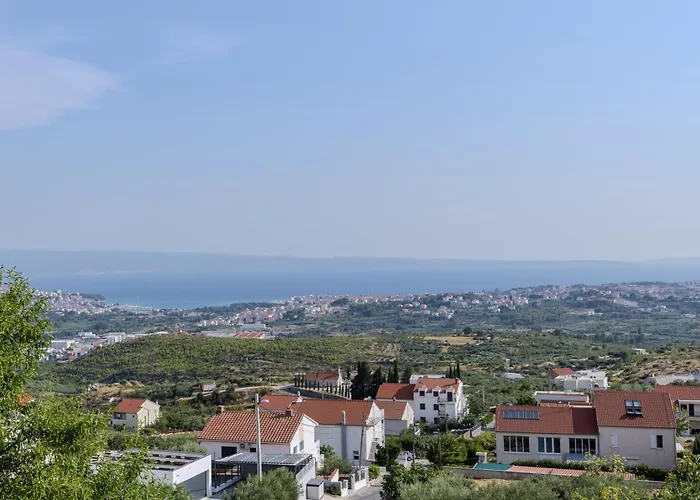 Amazing With Breathtaking View & Heated Pool
