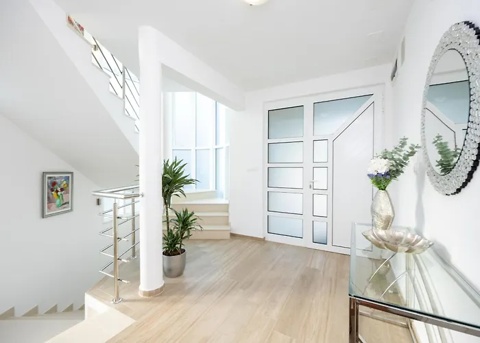 Amazing With Breathtaking View & Heated Pool Villa *
