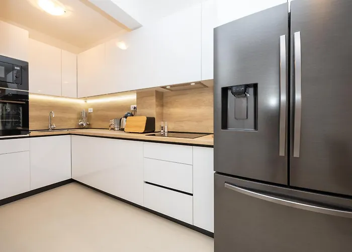 Amazing With Breathtaking View & Heated Pool