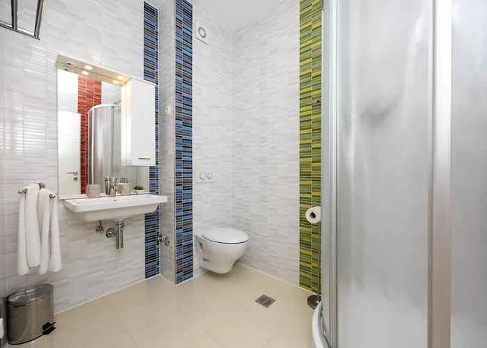 Amazing With Breathtaking View & Heated Pool *