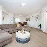 Villa Amazing With Breathtaking View & Heated Pool *