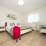 Amazing With Breathtaking View & Heated Pool Kučine