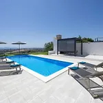 Amazing With Breathtaking View & Heated Pool Kučine