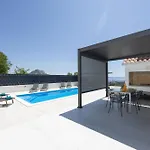 Amazing With Breathtaking View & Heated Pool Villa