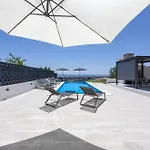 Amazing With Breathtaking View & Heated Pool Kučine