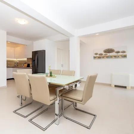 Amazing With Breathtaking View & Heated Pool