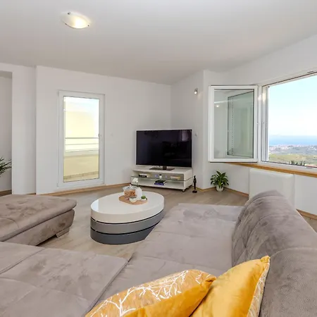 Villa Amazing With Breathtaking View & Heated Pool Kucine