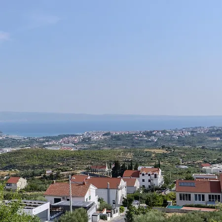 Amazing With Breathtaking View & Heated Pool