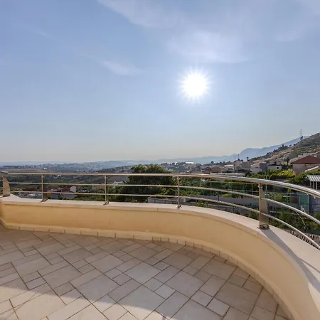 Amazing With Breathtaking View & Heated Pool