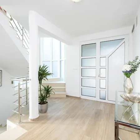Amazing With Breathtaking View & Heated Pool Villa *