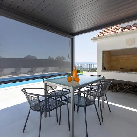 Amazing With Breathtaking View & Heated Pool فيلة *