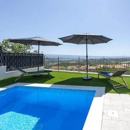 Amazing With Breathtaking View & Heated Pool Kučine