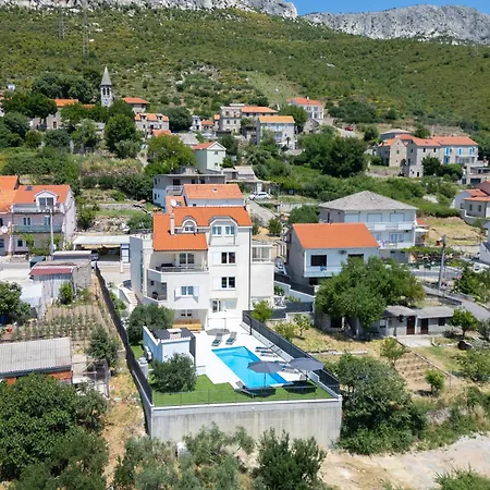 Amazing With Breathtaking View & Heated Pool Villa