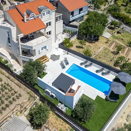Amazing With Breathtaking View & Heated Pool Kučine
