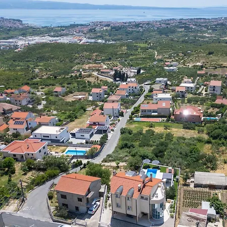 Amazing With Breathtaking View & Heated Pool