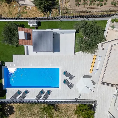 Amazing With Breathtaking View & Heated Pool *