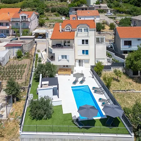 Amazing With Breathtaking View & Heated Pool Kučine